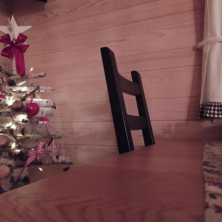 Vodenica Vrelo Chalets Vrelo Koreničko الغرفة الصورة